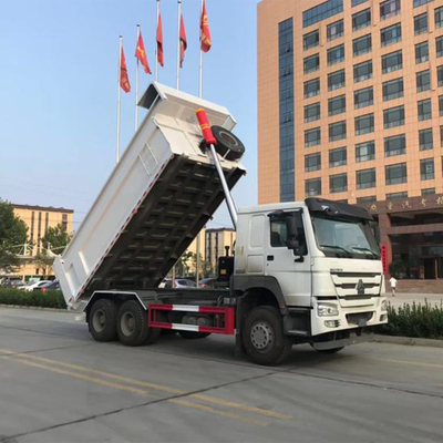 Camioncino di benzina da 300L Sinotruck HOWO 6X4 Camioncino di scarico con sollevamento pompa cilindrica idraulica