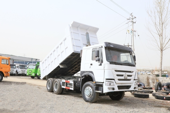 Richiesta personalizzata Sinotruck HOWO 6X4 Used Dump Truck in Botswana con personalizzazione