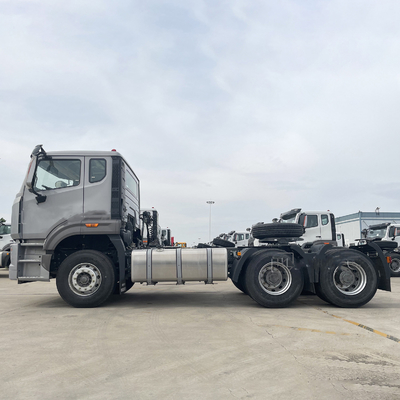 Capacità di carico 40-60 tonnellate Sinotruk HOWO 3 assi testa del camion trainante con prestazioni