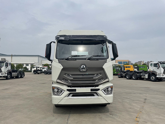 Capacità di carico 40-60 tonnellate Sinotruk HOWO 3 assi testa del camion trainante con prestazioni
