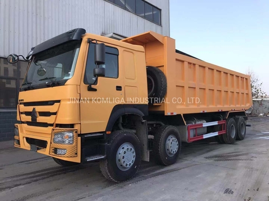 Cnhtc HOWO Sinotruk 8X4 Dump Truck/Tipper Truck/Heavy Duty Truck con cisterna da 300L