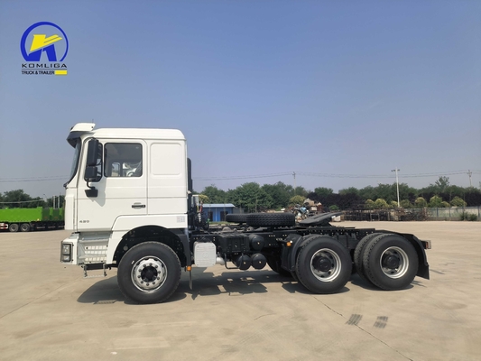 10 ruote Shacman Tracter Heavy Duty Truck Head con sedili ≤ 5 e capacità del motore &gt; 8L