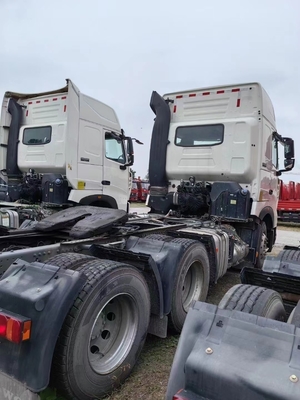 Euro 2 standard di emissioni utilizzato 2022 anno 6X4 HOWO 570HP camion trattore per il mercato russo