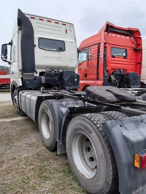 Euro 2 standard di emissioni utilizzato 2022 anno 6X4 HOWO 570HP camion trattore per il mercato russo