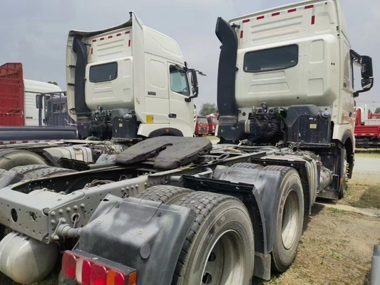 Euro 2 standard di emissioni utilizzato 2022 anno 6X4 HOWO 570HP camion trattore per il mercato russo