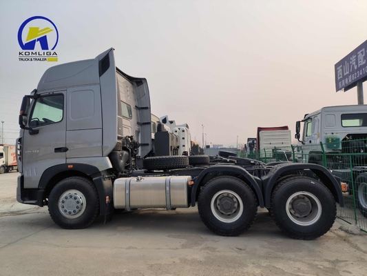 Sinotruk HOWO Camion 6X4 10 ruote Camion trattore usato con cisterna di olio in alluminio da 400L