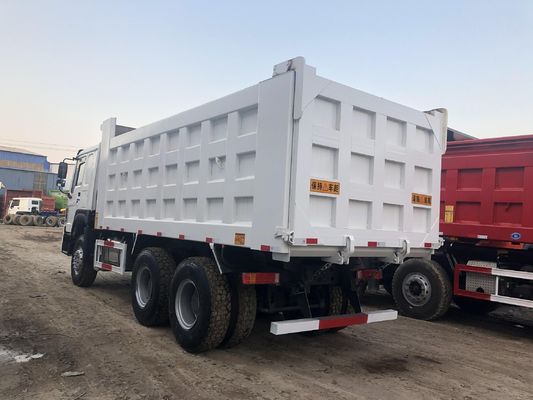 Usato Sinitruk HOWO 6X4 10 ruote 30t camion di scarico Zz3257n3847A con cisterna di carburante 300L