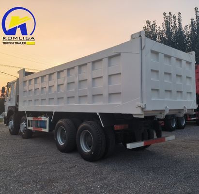 Sinotruk HOWO 12 pneumatici 8X4 camion a ribaltatore con certificazione pneumatici GCC