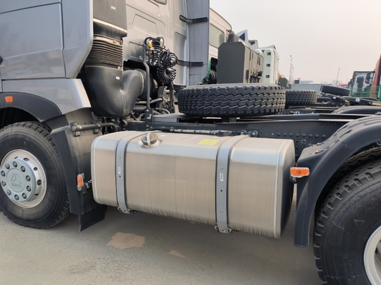 Sinotruk di seconda mano HOWO Trattiore capo rimorchio 6X4 Trattiore con cambio Hw19710