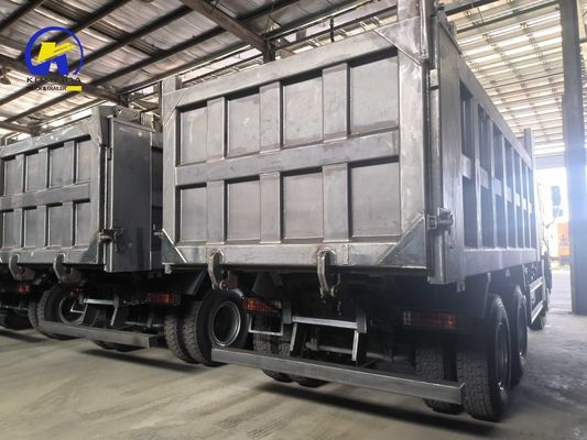 21-30 t Capacità di carico 8500*2500*3400 mm Sinotruk HOWO 6X4 Camionetto per la scaricazione di rifiuti per Afria