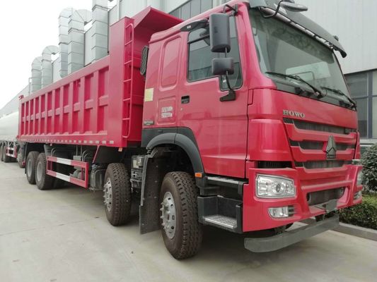 Capacità di carico di una cisterna di carburante da 300 litri 21-30 t HOWO 8X4 Dump Truck per condizioni difficili