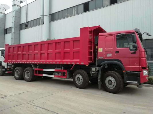 Capacità di carico di una cisterna di carburante da 300 litri 21-30 t HOWO 8X4 Dump Truck per condizioni difficili