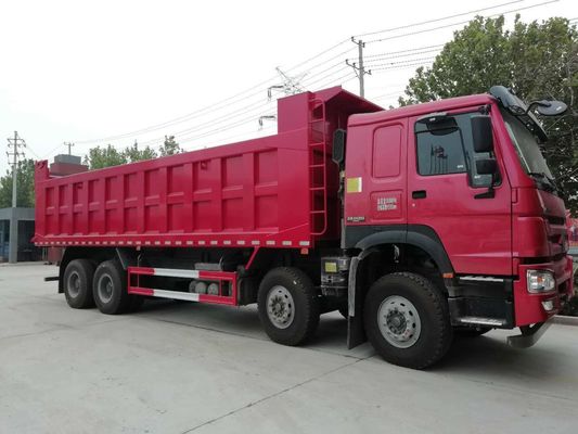 Capacità di carico di una cisterna di carburante da 300 litri 21-30 t HOWO 8X4 Dump Truck per condizioni difficili