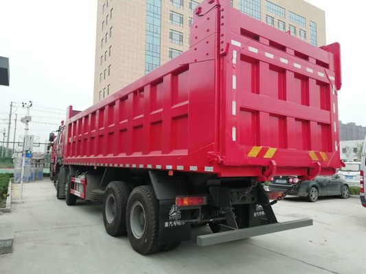 Capacità di carico di una cisterna di carburante da 300 litri 21-30 t HOWO 8X4 Dump Truck per condizioni difficili