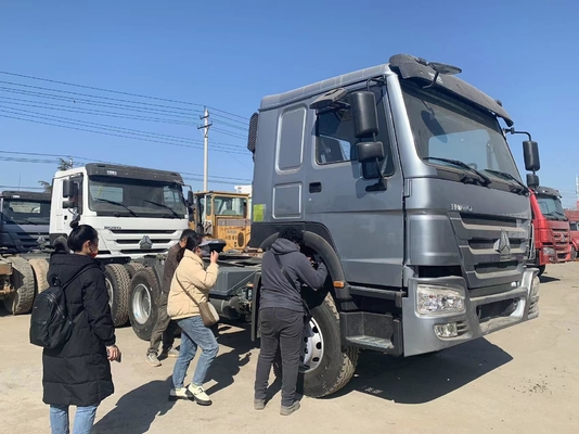 Trasporto di merci diesel 10 ruote rimorchio testa primo motore Sinotruk HOWO 6X4 camion trattore