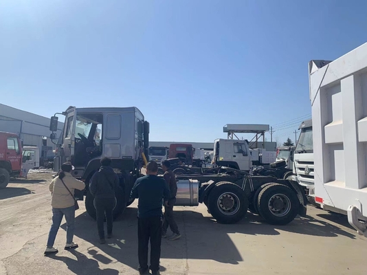 Trasporto di merci diesel 10 ruote rimorchio testa primo motore Sinotruk HOWO 6X4 camion trattore