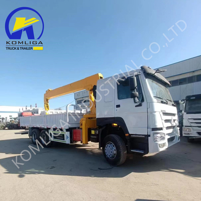 Camionino da carico usato 6X4 Sinotruk HOWO con gru montata in buone condizioni e a prezzi accessibili