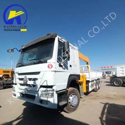 Camionino da carico usato 6X4 Sinotruk HOWO con gru montata in buone condizioni e a prezzi accessibili