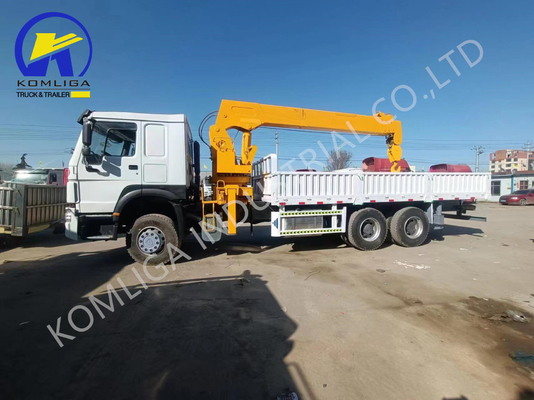 Camionino da carico usato 6X4 Sinotruk HOWO con gru montata in buone condizioni e a prezzi accessibili