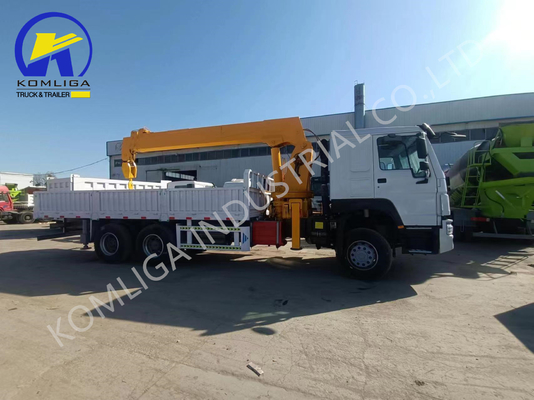 Camionino da carico usato 6X4 Sinotruk HOWO con gru montata in buone condizioni e a prezzi accessibili