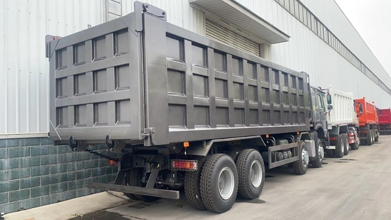 Usato Sinotruk 8X4 12 ruote 50 tonnellate HOWO tipper dump truck con sollevamento idraulico anteriore