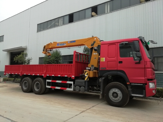 Parti di ricambio tecniche di supporto HOWO 6X4 4X2 camion merci con gru e 4-6L di capacità del motore