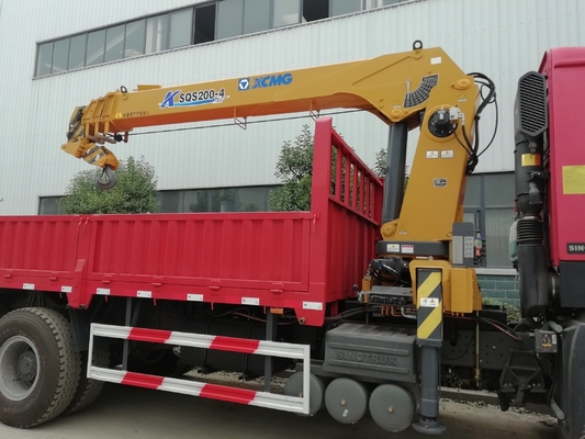 Parti di ricambio tecniche di supporto HOWO 6X4 4X2 camion merci con gru e 4-6L di capacità del motore