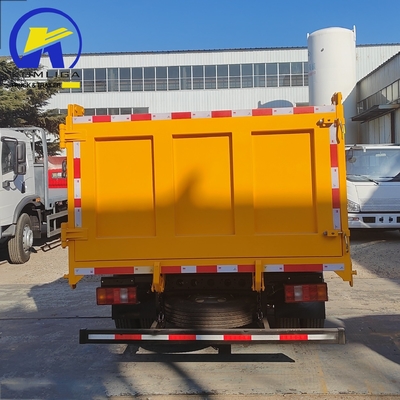 Capacità di una cisterna di benzina da 120 litri Diesel 4x2 5 tonnellate Sinotruk HOWO Camion Benne