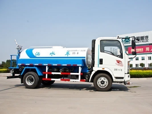 30T carico utile Sinotruck HOWO 4X2 Mini 2000 Gallon Water Truck con motore D12.42