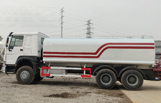 30T carico utile camion usato di acqua serbatoio Sinotruck HOWO 6X4 10 ruota 375HP 20000 litri