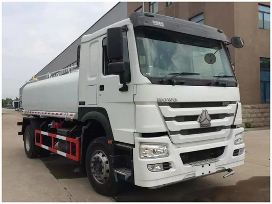 SINOTRUK HOWO 6X4 Camion serbatoio di carburante usato 20m3 25m3 375HP 371HP Wd615.69 Capacità del motore&gt; 8L