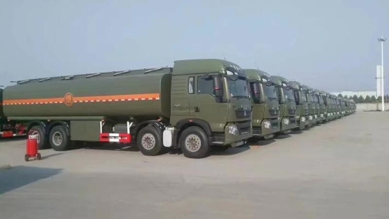 Sinotruck 12 ruote HOWO 8X4 40000 litri Cisterna di carburante con capacità di carico 21-30t