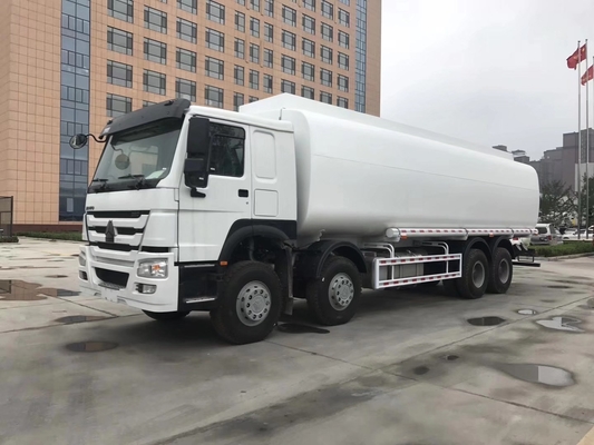Sinotruck 12 ruote HOWO 8X4 40000 litri Cisterna di carburante con capacità di carico 21-30t