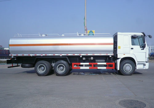 12 16m area di aspersione distributore di carburante camion HOWO Shacman cisterna di carburante camion di rifornimento
