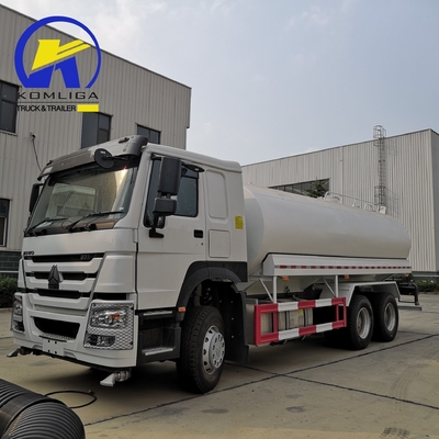 25cbm Sinotruk HOWO Camion per lo spruzzatore d'acqua con motore D12.42 e cambio Pto