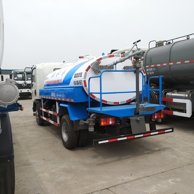 Sinotruk HOWO Camion cisterna idrica 4X2/6X4/8X4 con serbatoio di carburante da 400 litri e tipo di guida LHD/Rhd