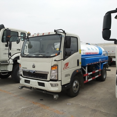 Sinotruk HOWO 6X4 Sprinkler Water Truck con valvola API con un letto e due sedili