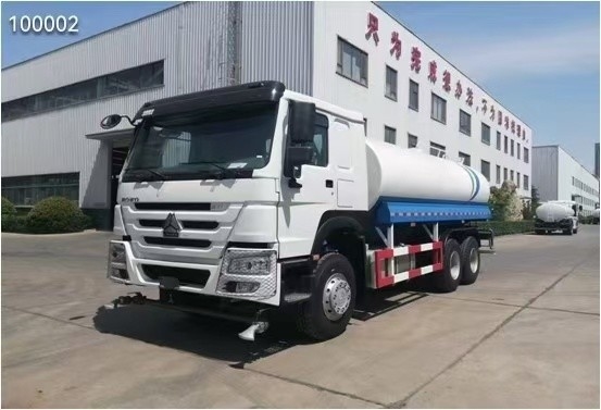 Sinotruk HOWO 6X4 Sprinkler Water Truck con valvola API con un letto e due sedili