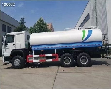 Sinotruk HOWO 6X4 Sprinkler Water Truck con valvola API con un letto e due sedili