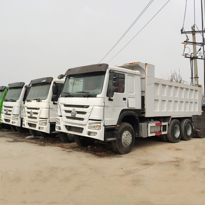 Transmissione manuale di un camion scaricatore usato Una cabina con aria condizionata Accessibile di seconda mano