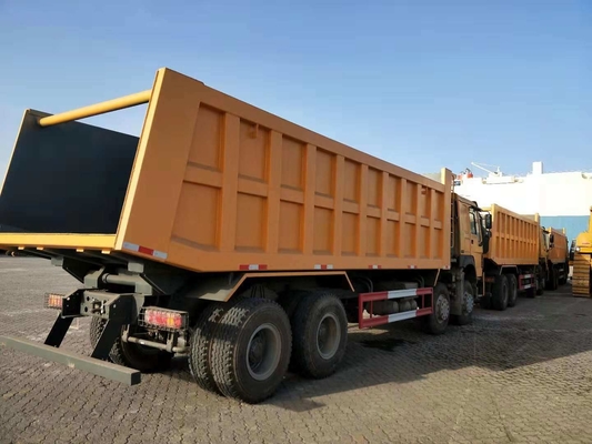 351-450 CV HOWO 8X4 Heavy Duty Dumper con 12 ruote e 300L Fuel Tanker