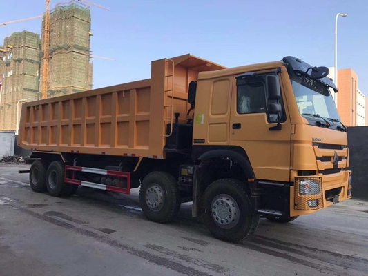 351-450 CV HOWO 8X4 Heavy Duty Dumper con 12 ruote e 300L Fuel Tanker