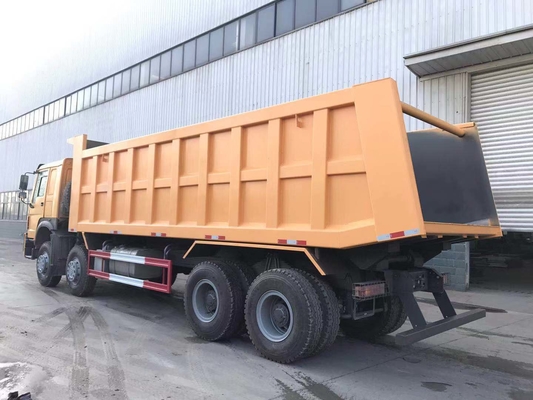 351-450 CV HOWO 8X4 Heavy Duty Dumper con 12 ruote e 300L Fuel Tanker