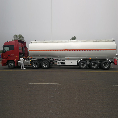 3 assi 45000 litri Serbatoio di carburante rimorchio con capacità di carico di 50T e 12r22.5 pneumatici