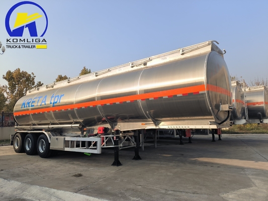 3 assi Sinotruk 45000 litri Feul Tank Semi-trailer per efficienza e prestazioni leggere