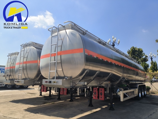 3 assi Sinotruk 45000 litri Feul Tank Semi-trailer per efficienza e prestazioni leggere