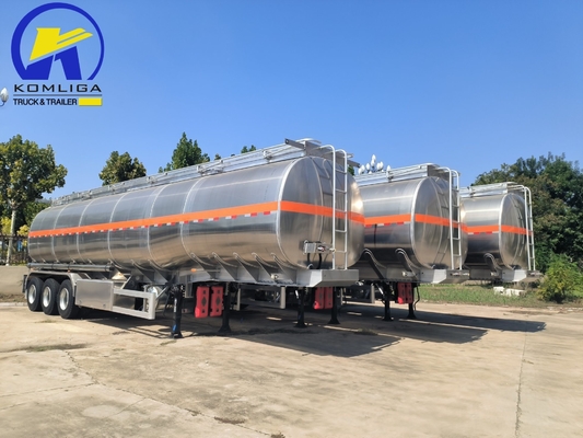 3 assi Sinotruk 45000 litri Feul Tank Semi-trailer per efficienza e prestazioni leggere