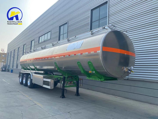 3 assi Sinotruk 45000 litri Feul Tank Semi-trailer per efficienza e prestazioni leggere