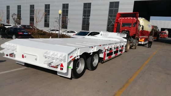 Sinotruk HOWO 3assi 60t Semi-Lowbed Trailer con Rampa 7000-8000mm Base delle Ruote Flatbed