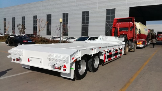 2-5 assi Sinotruk semirimorchio a letto basso con carrello di atterraggio 30-100t Capacità 12 pneumatici